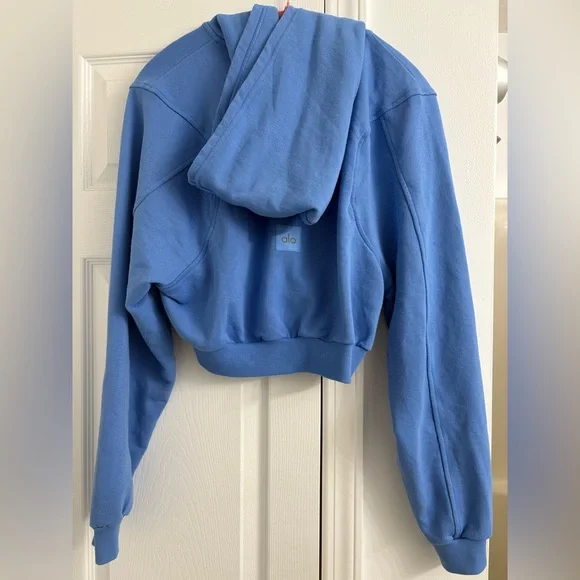 ALO Yoga Women's Light Blue Cropped Hoodie - Picture 4 of 4